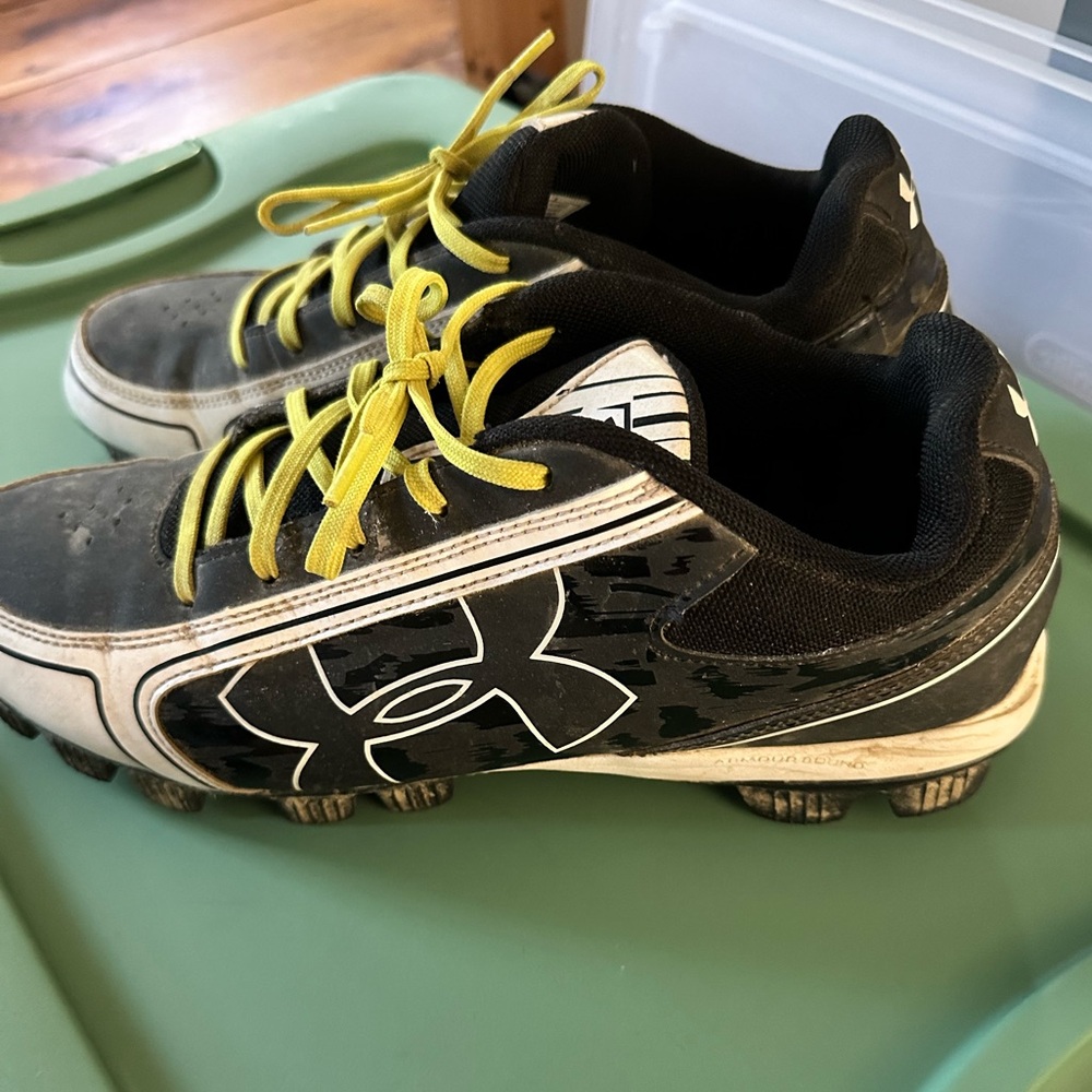 Used women’s softball cleats